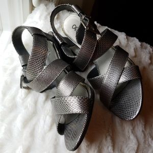 Silver pewter color faux snakeskin heel 8